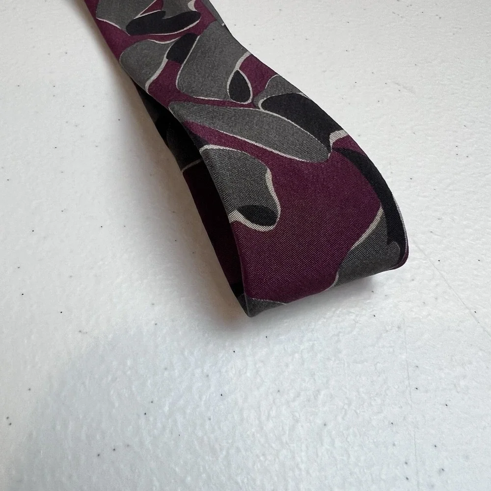 Valentino Cravatte Maroon Gray Italy‎ Abstract 100% Silk Tie Vintage